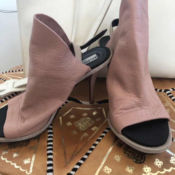 Balenciaga Glove Bootie Sandal - Seen on Rihanna - Picture 2 of 6